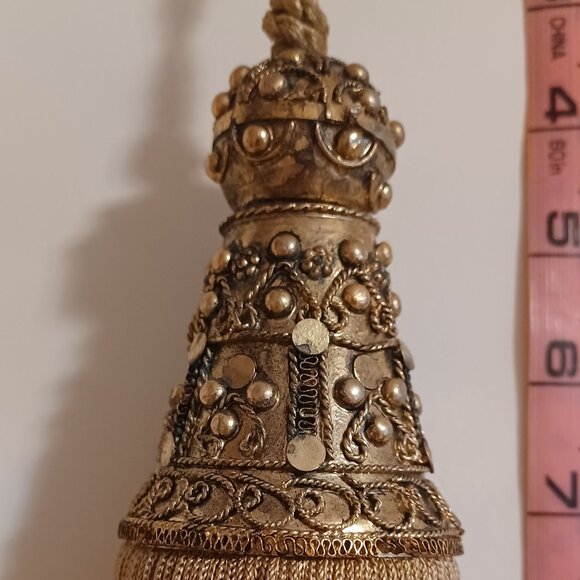 SINGLE - LARGE - TASSEL - Picture 2 of 2